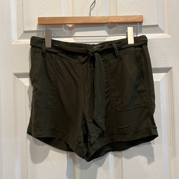 NWT New York and Company Belted Pull On Shorts - Picture 4 of 11